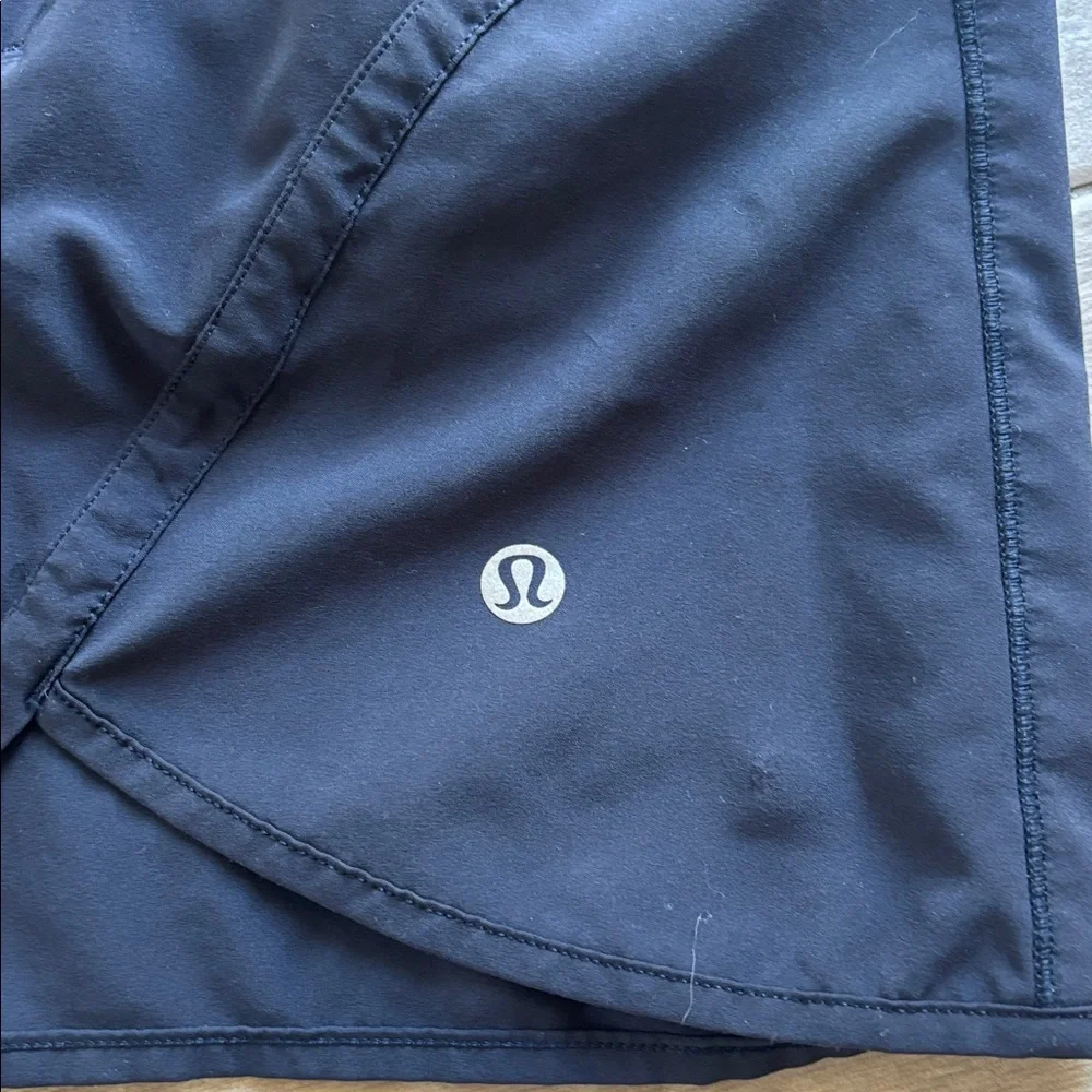 lululemon athletica Dark Blue Athletic Shorts size 6 - Picture 4 of 8